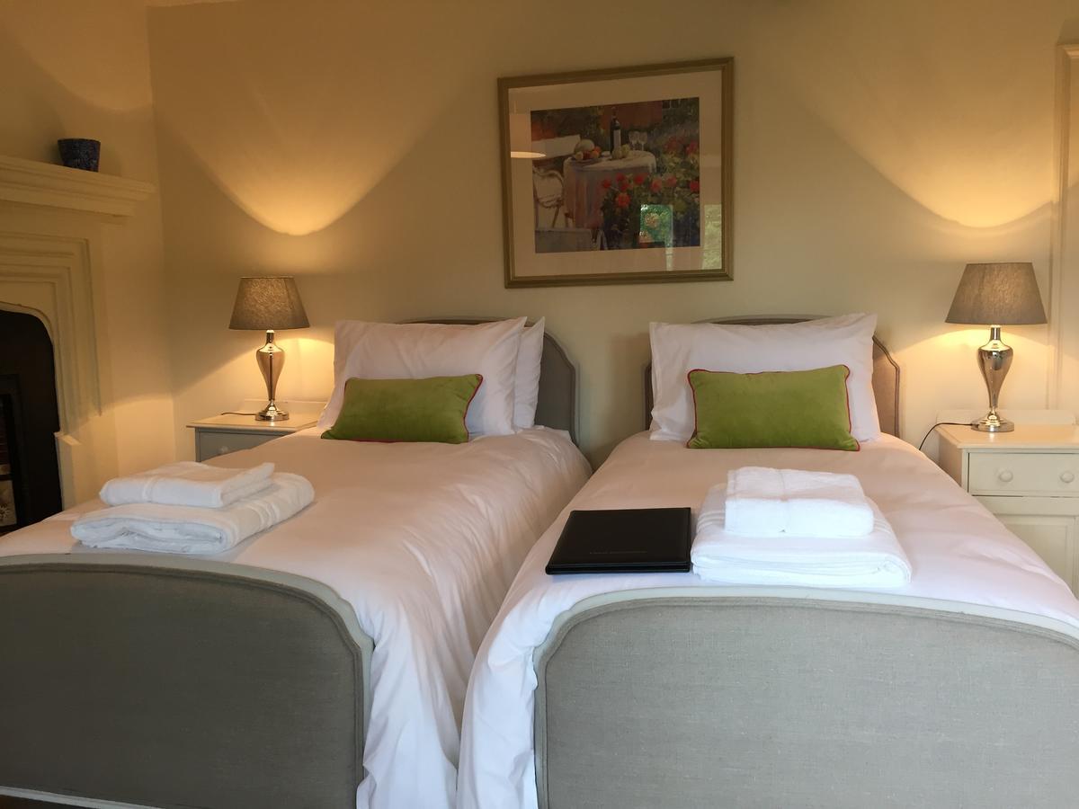 คาสเซิล ฟาร์ม เฮาส์ บีแอนด์บี Bed & Breakfast คอร์บี ภายนอก รูปภาพ