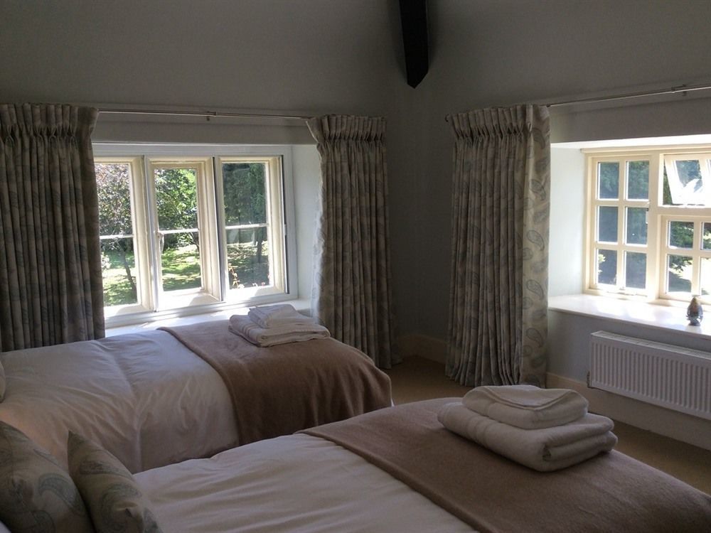 คาสเซิล ฟาร์ม เฮาส์ บีแอนด์บี Bed & Breakfast คอร์บี ภายนอก รูปภาพ