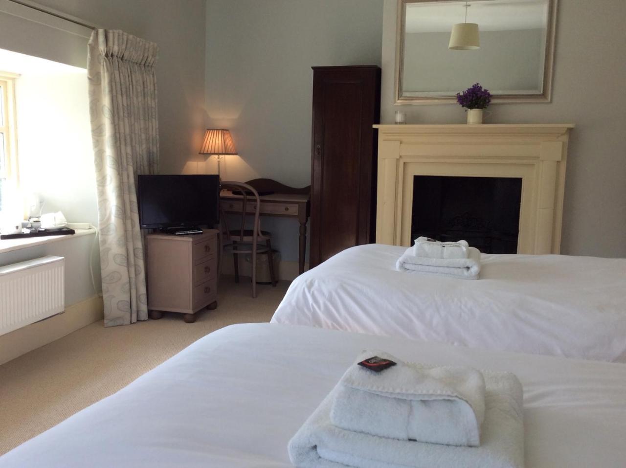 คาสเซิล ฟาร์ม เฮาส์ บีแอนด์บี Bed & Breakfast คอร์บี ภายนอก รูปภาพ