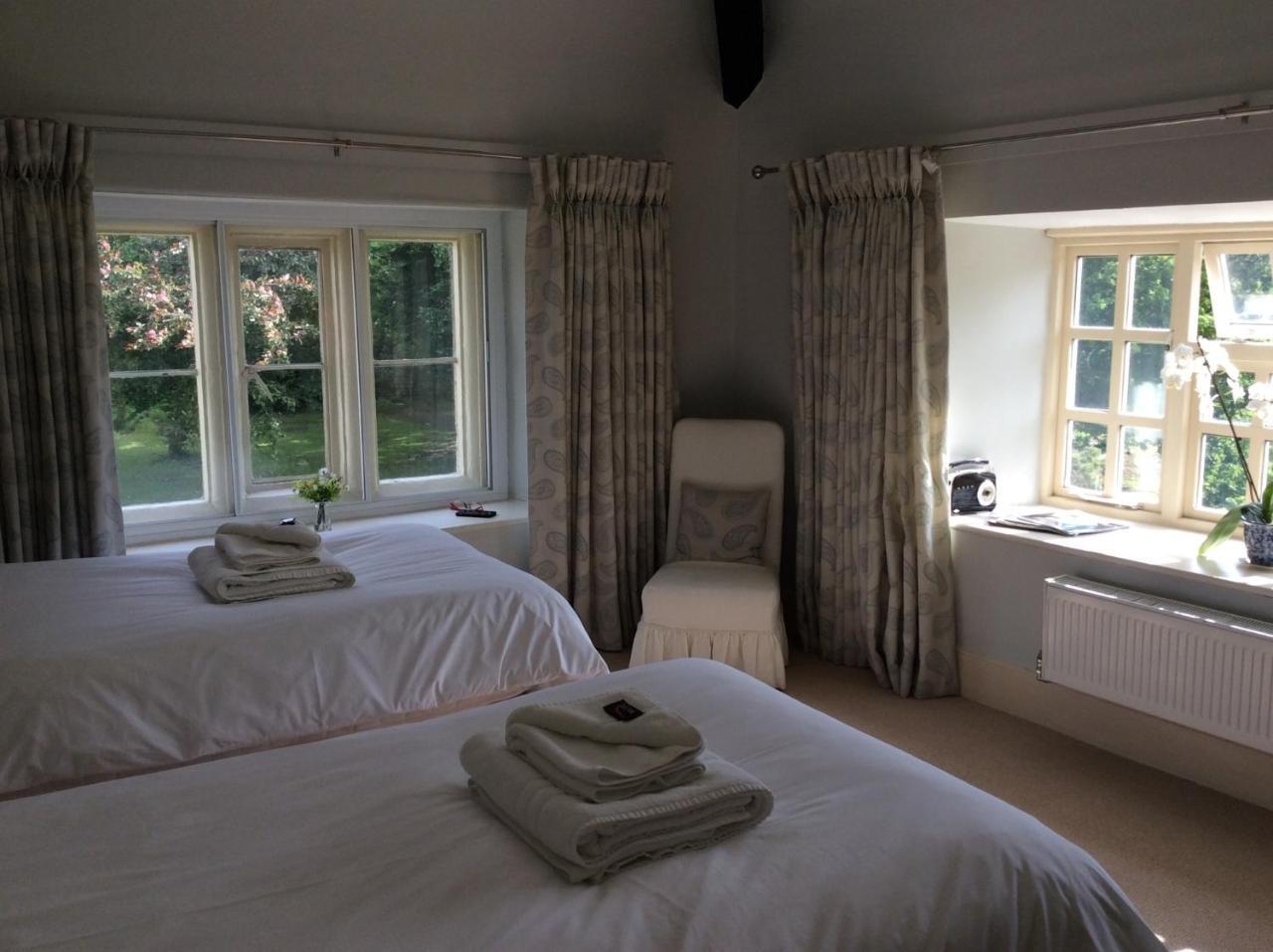 คาสเซิล ฟาร์ม เฮาส์ บีแอนด์บี Bed & Breakfast คอร์บี ภายนอก รูปภาพ
