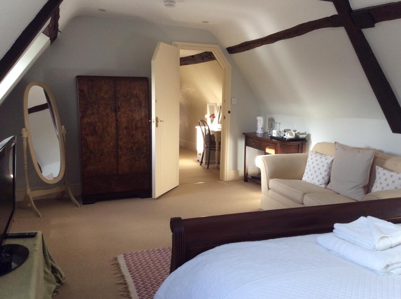 คาสเซิล ฟาร์ม เฮาส์ บีแอนด์บี Bed & Breakfast คอร์บี ภายนอก รูปภาพ